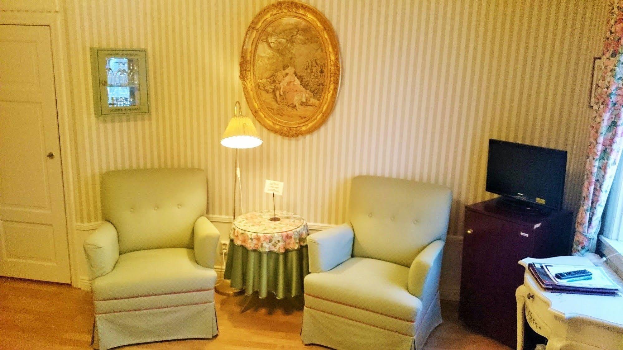 Hotell Torpa Pensionat - Sweden Hotels Södertälje Extérieur photo
